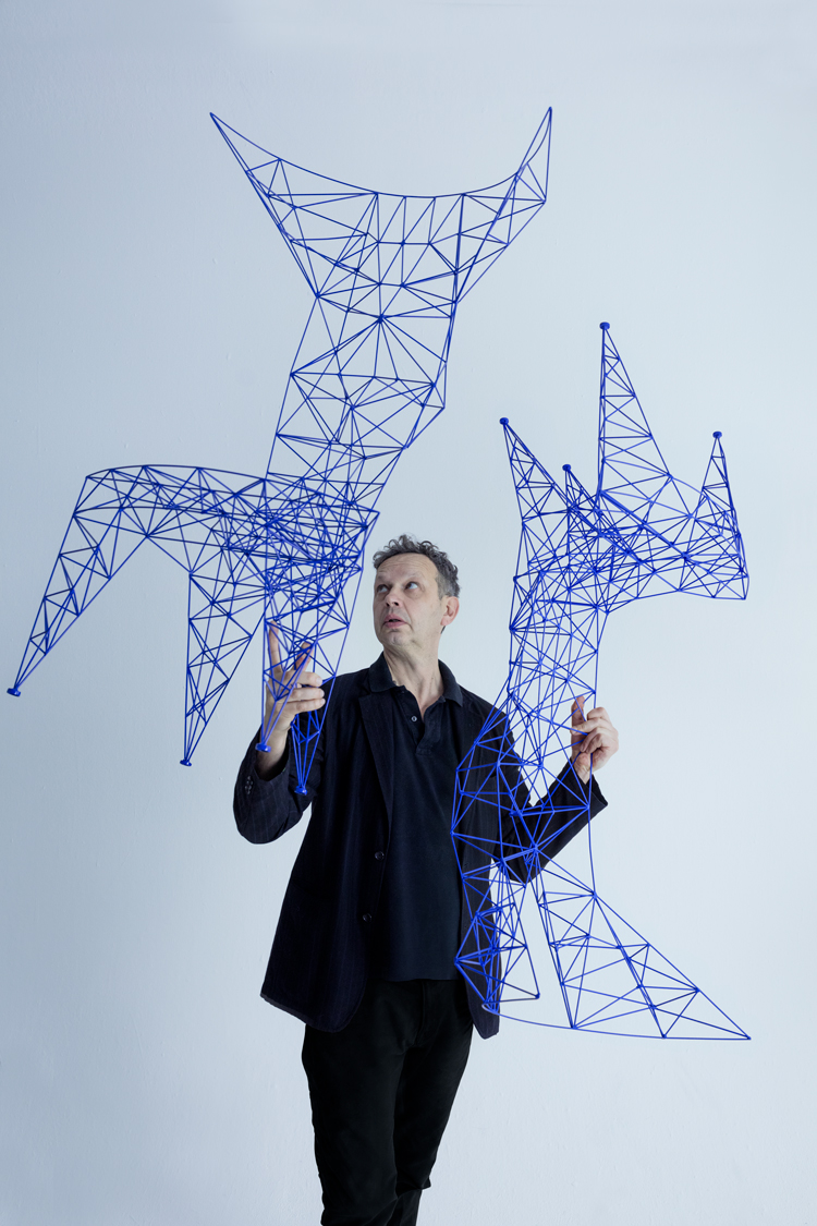 1542011634151042.jpg Tom_Dixon_with_Pylon.jpg