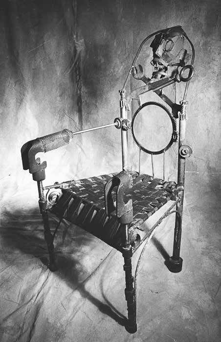 1542011694112631.jpg Tom_Dixon_Skull_and_Crossbones_Chair_1984.jpg