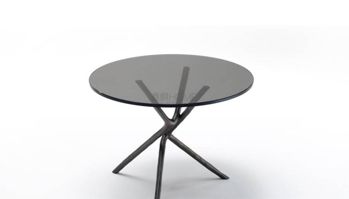 Ying Ying 角几