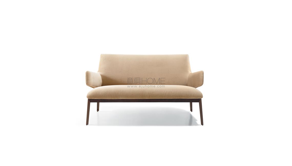 HUG LOVE SEAT LOW VERSION沙发