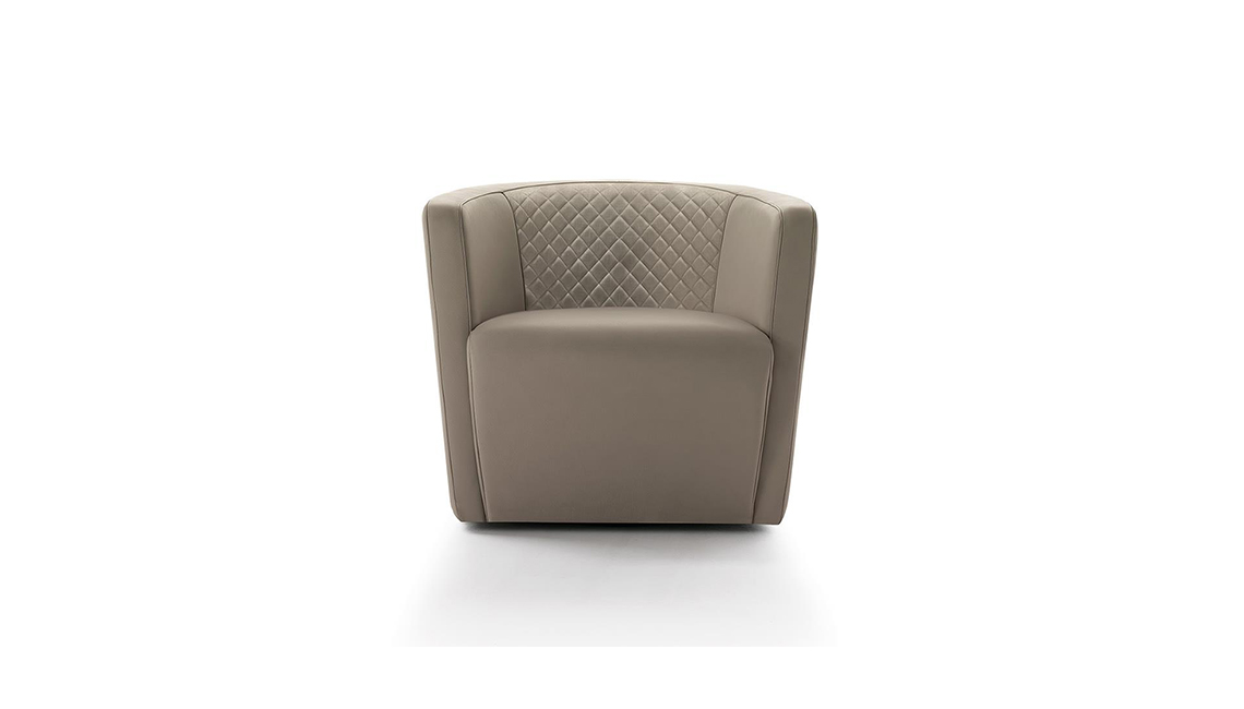 Poltroncina bassa Red Carpet单人沙发