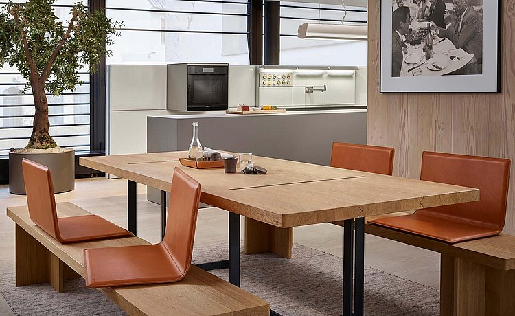 b Solitaire table & bench厨房长桌长凳