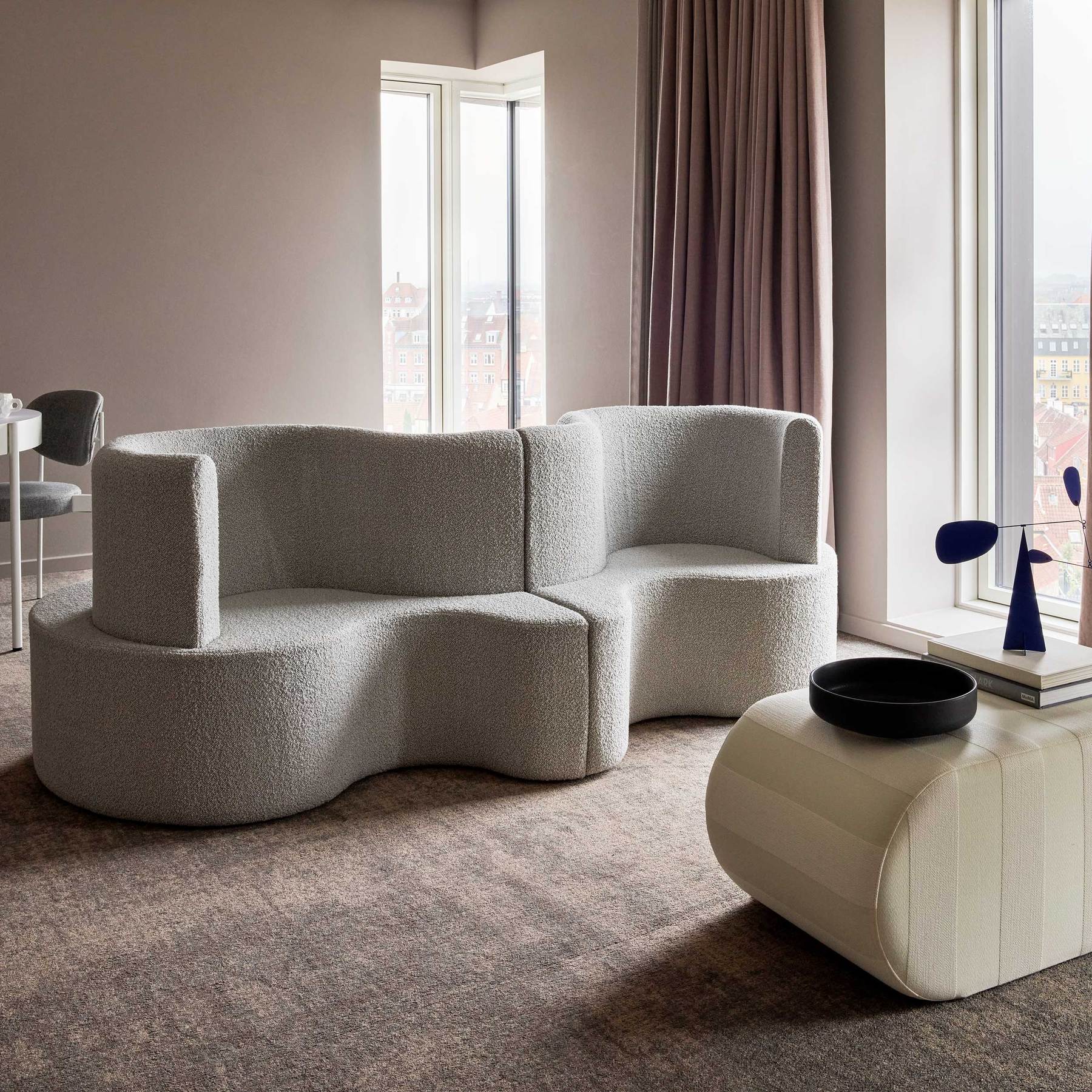 CLOVERLEAF SOFA UPHOLSTERED 多人沙发