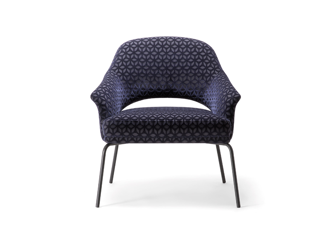WINGS LOUNGE CHAIR WITH METAL BASE O76 PL休闲椅